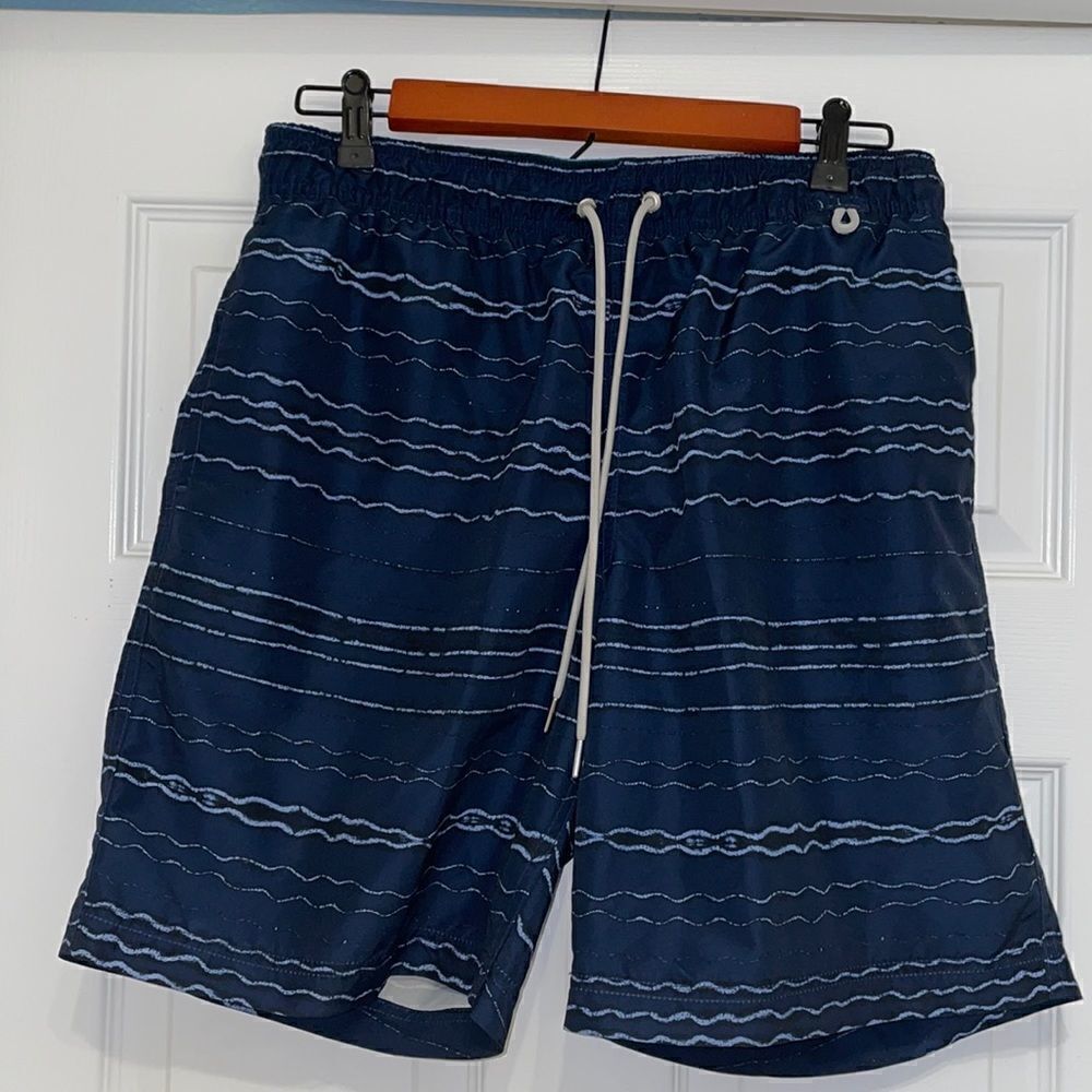 ✨Lands’ End Navy & Light Blue Swim trunks